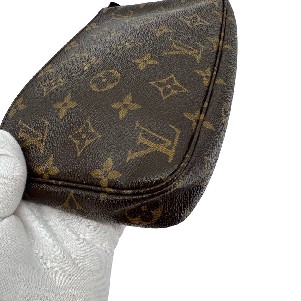 Louis Vuitton LV Monogram Pochette Accessoires Bag - Picture 3 of 16